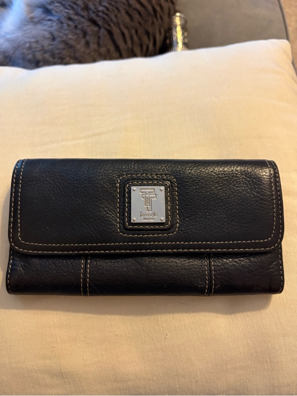 Tignanello Genuine Pebbled Leather Wallet Pockets Snap Closure Coin Stylus Cards